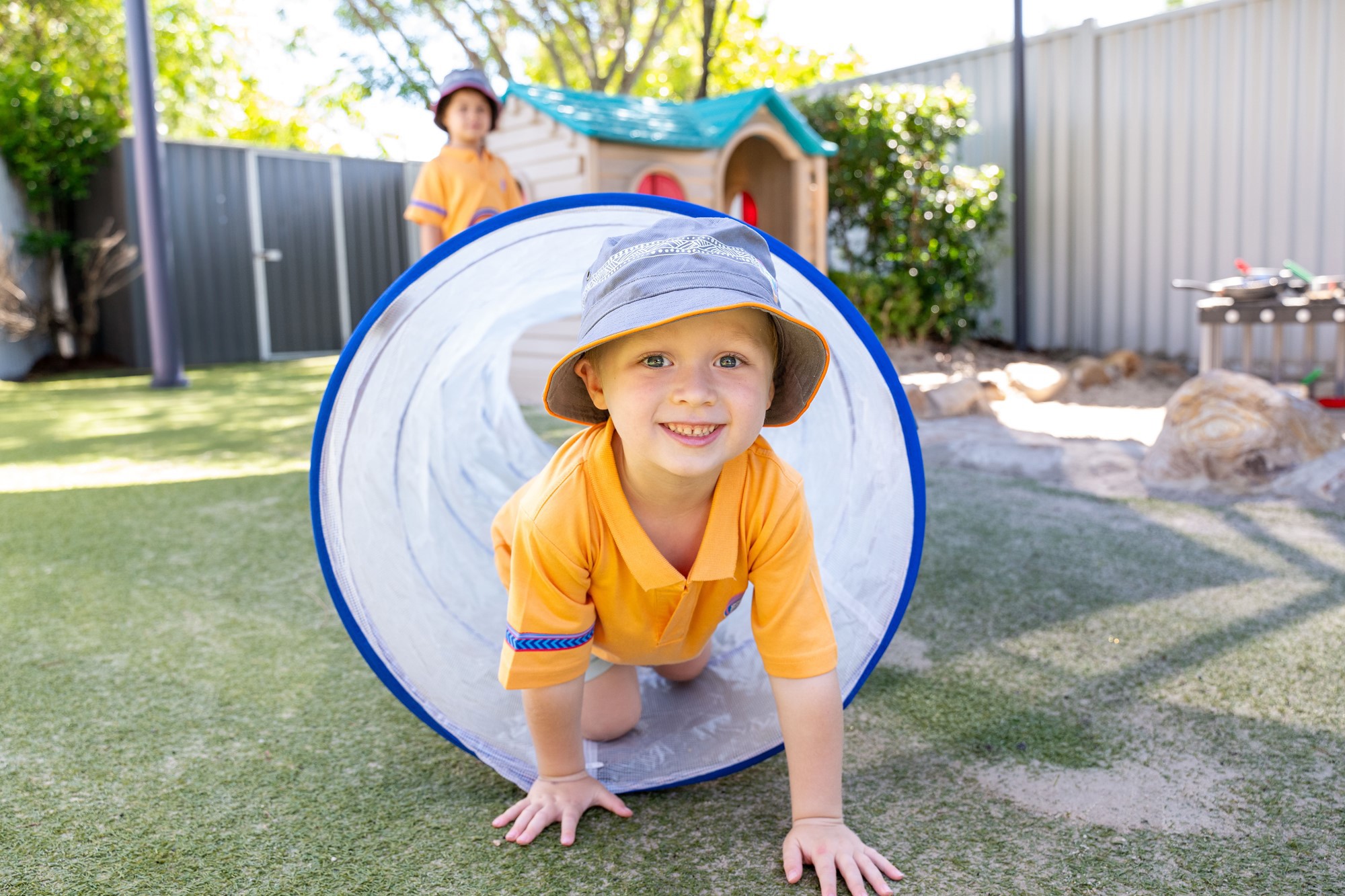 goodstart-robina-goldwater-avenue-child-climbing-through-tunnel.jpg