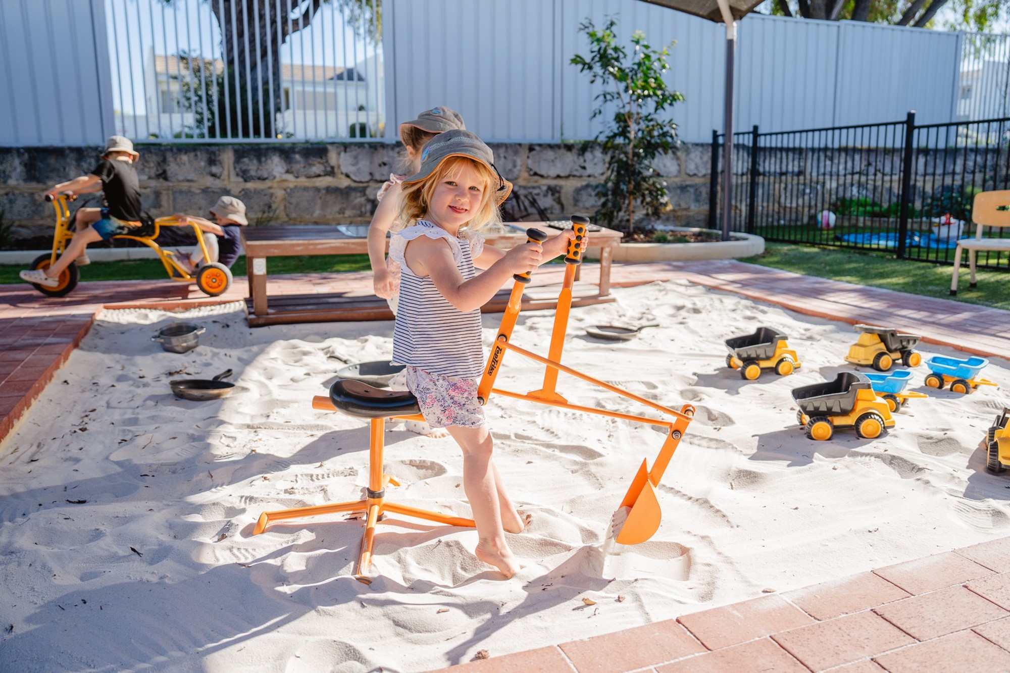 Goodstart-Ocean-Reef-Sandpit-digger.jpg